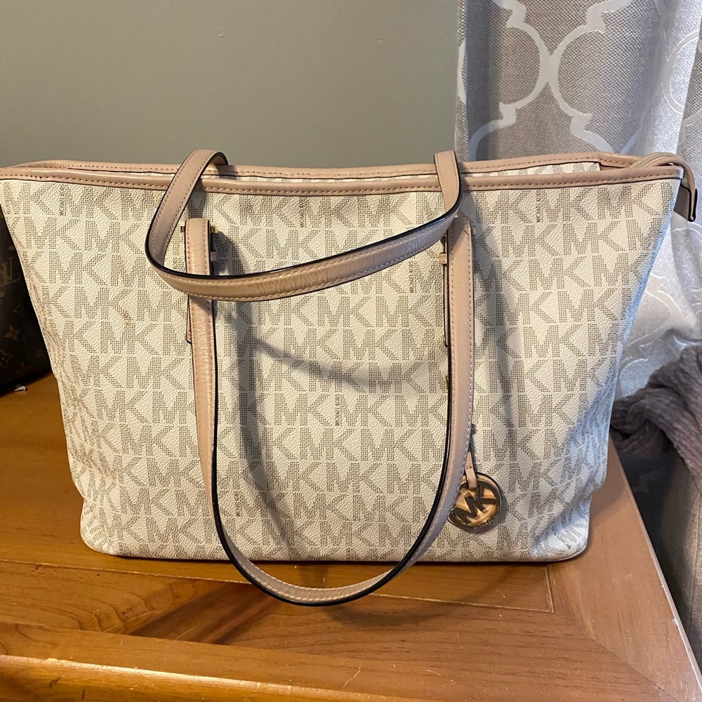 Michael Kors Large Tote w/Padded Electronic Pouch